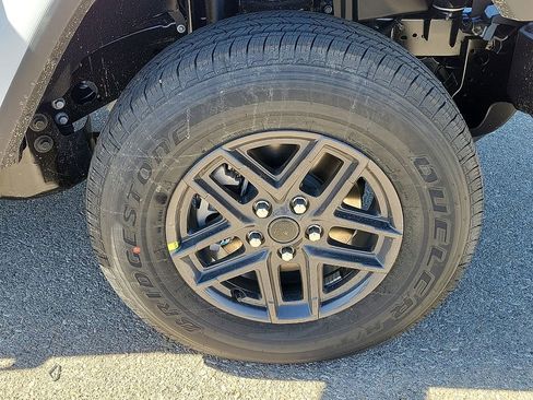 New 2026 Jeep Gladiator Sport AWD/4WD image 7