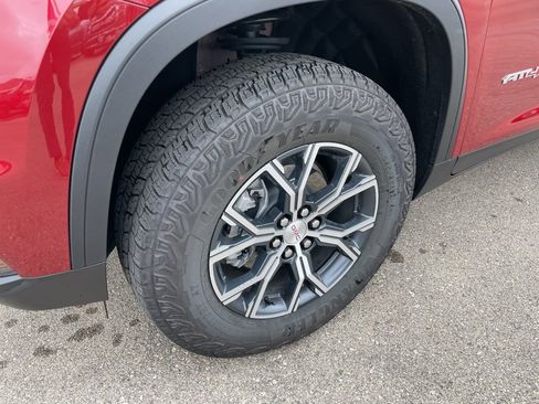 Used 2025 GMC Acadia AT4 w/ Luxury Package image 3