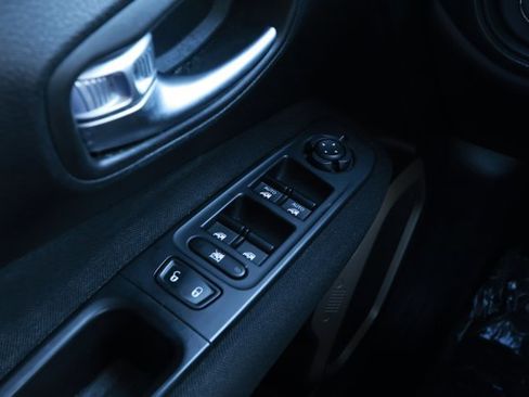 Used 2017 Jeep Renegade Latitude image 19