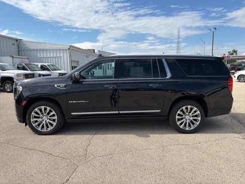 Certified 2023 GMC Yukon XL Denali w/ Denali Reserve Package AWD/4WD image 3