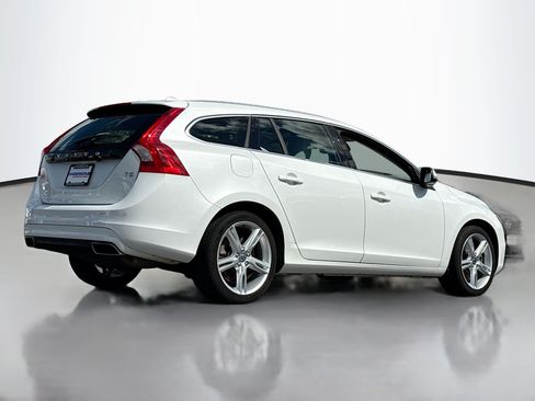 Used 2017 Volvo V60 T5 Premier w/ Convenience Package FWD image 2