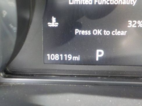 Used 2017 Land Rover Discovery HSE image 17