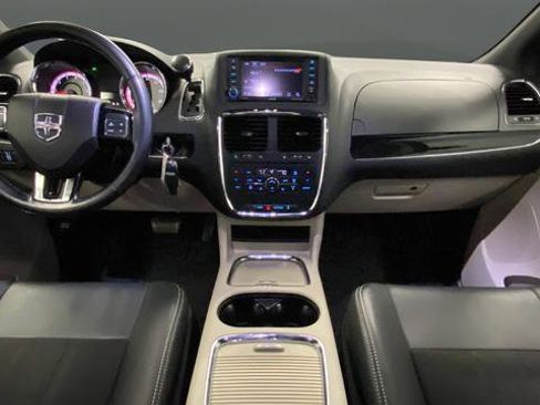 Used 2020 Dodge Grand Caravan SXT w/ Driver Convenience Group FWD image 11