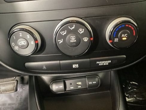 Used 2016 Kia Soul image 19