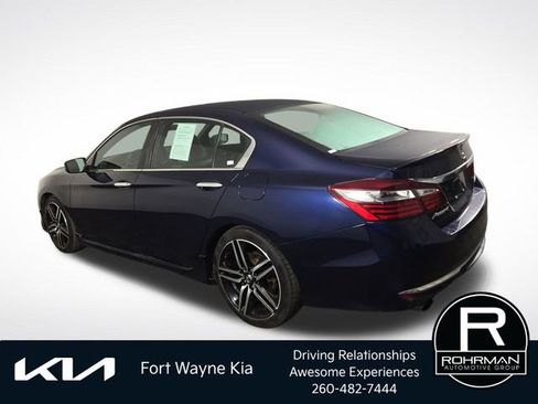 Used 2017 Honda Accord Sport image 9
