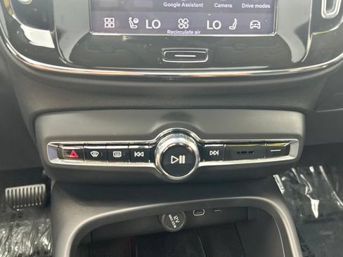 Certified 2025 Volvo XC40 B5 Core AWD/4WD image 27