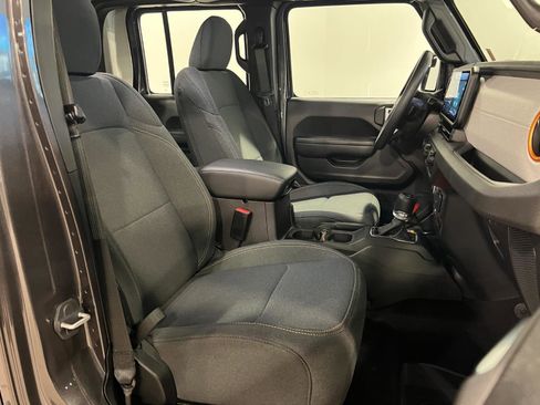 Used 2025 Jeep Gladiator Sport image 32