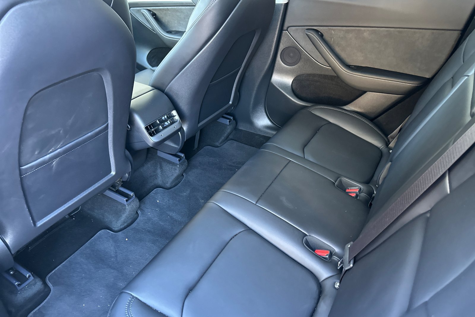 Used 2024 Tesla Model Y Long Range AWD/4WD image 12