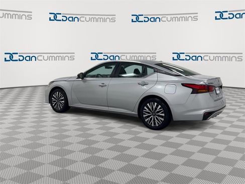 Used 2024 Nissan Altima 2.5 SV image 6
