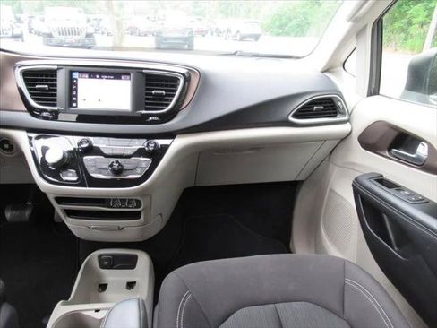 Certified 2023 Chrysler Voyager LX FWD image 14