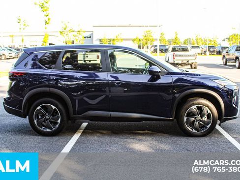Used 2025 Nissan Rogue SV FWD image 8