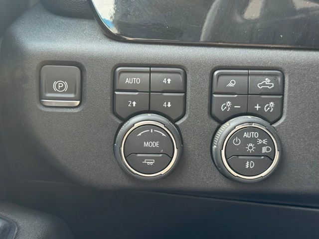 Certified 2023 Chevrolet Silverado 1500 High Country AWD/4WD image 34