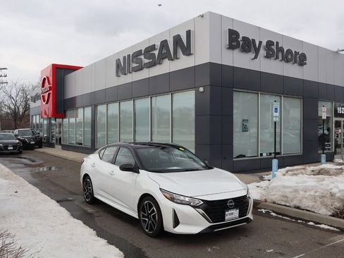 Certified 2025 Nissan Sentra SR image 1