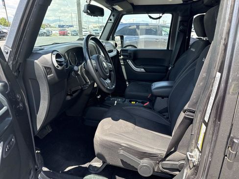 Used 2016 Jeep Wrangler Unlimited Sahara w/ Connectivity Group AWD/4WD image 12