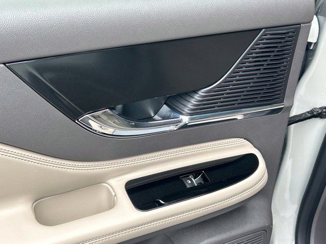 Used 2022 Lincoln Corsair AWD w/ Equipment Group 101A image 50