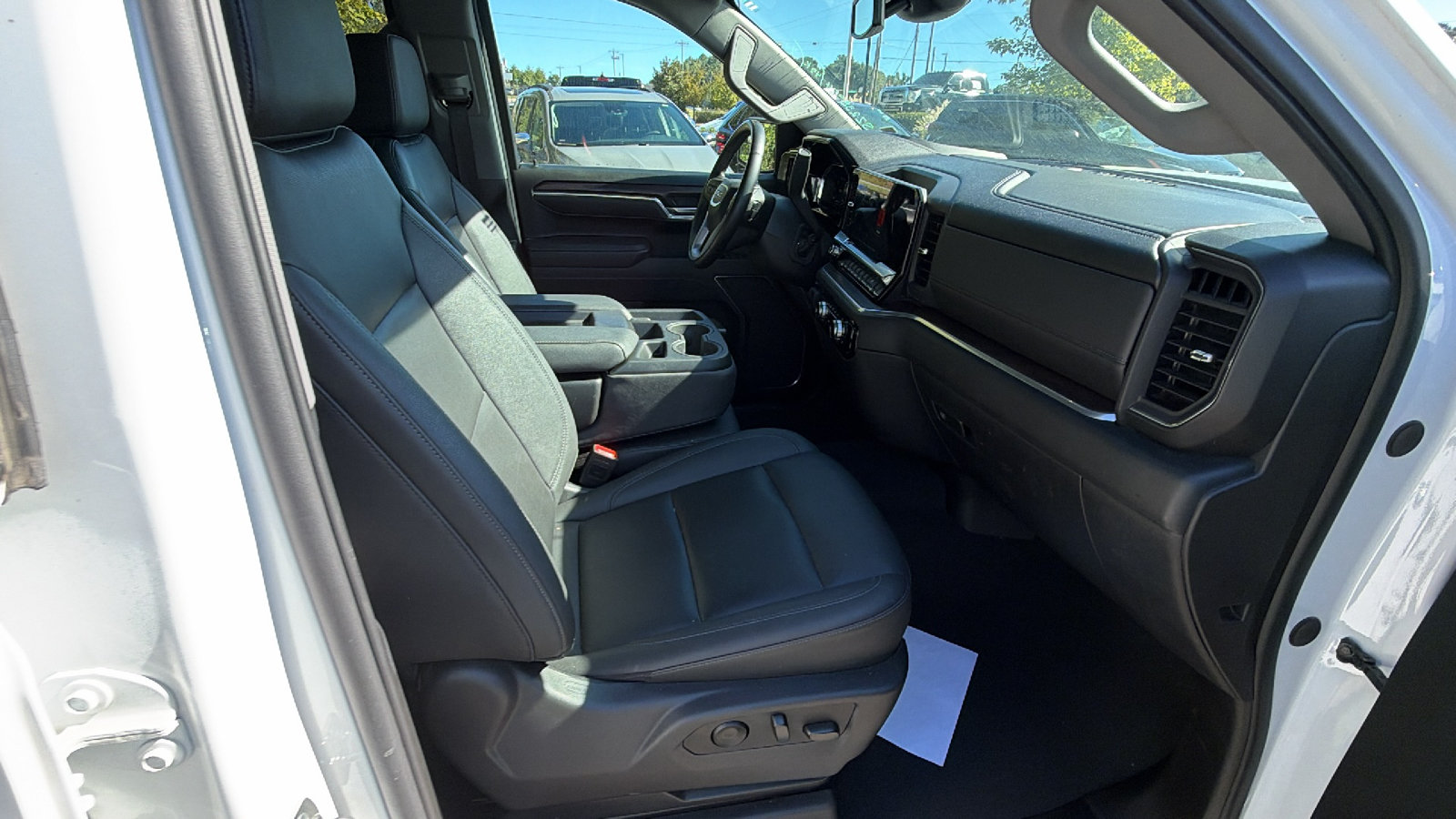 Used 2025 GMC Sierra 1500 SLT AWD/4WD image 19