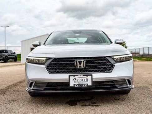 Used 2023 Honda Accord EX image 2