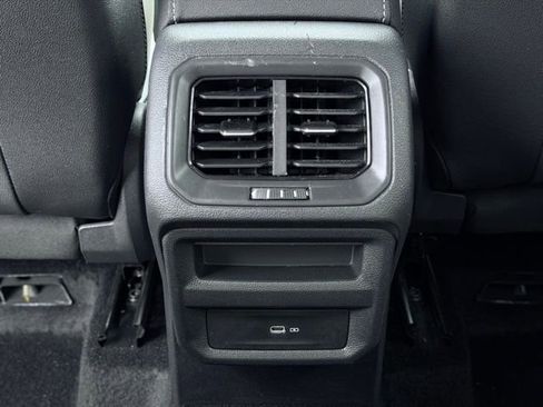 Used 2025 Volkswagen Taos SE AWD/4WD image 21