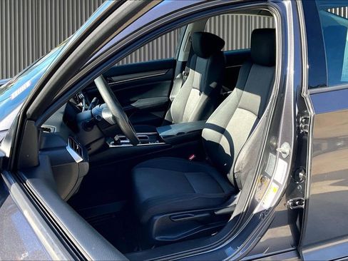 Used 2018 Honda Accord LX image 25