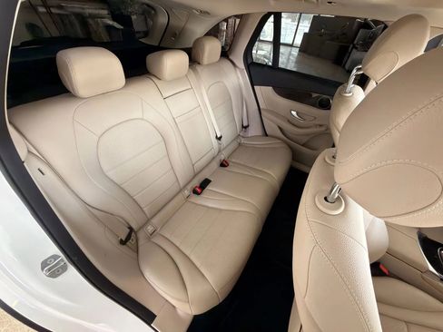 Used 2020 Mercedes-Benz GLC 300 4MATIC image 19