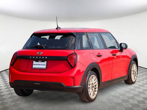 Used 2025 MINI Cooper 4-Door Hardtop FWD image 5