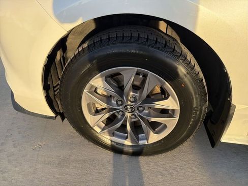 Used 2021 Toyota Sienna XLE w/ XLE Plus Package image 20