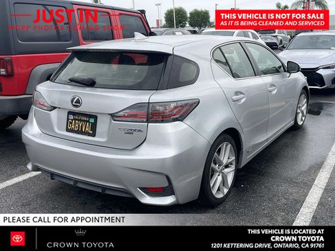 Used 2015 Lexus CT 200h w/ Navigation Package FWD image 4