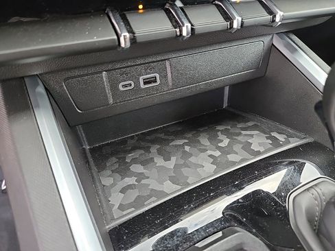 Used 2024 Chevrolet Colorado LT image 34