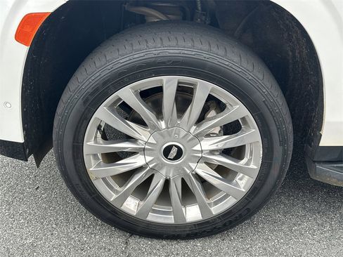 Used 2022 Cadillac Escalade ESV Premium Luxury w/ Performance Package image 34