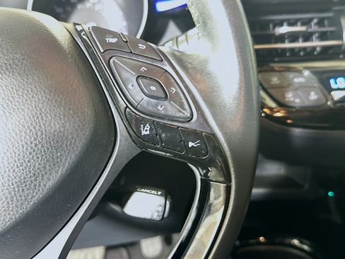 Used 2021 Toyota C-HR XLE FWD image 17