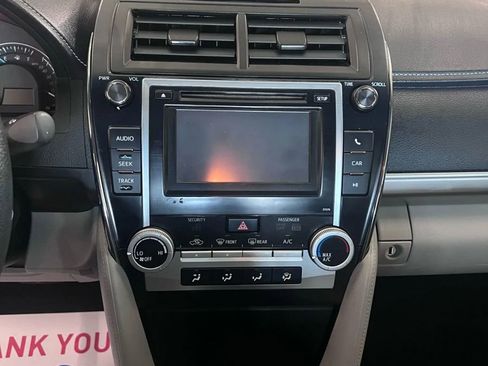 Used 2014 Toyota Camry L image 8