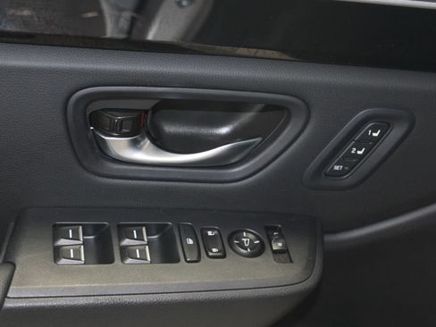 Used 2025 Honda Pilot Touring image 6