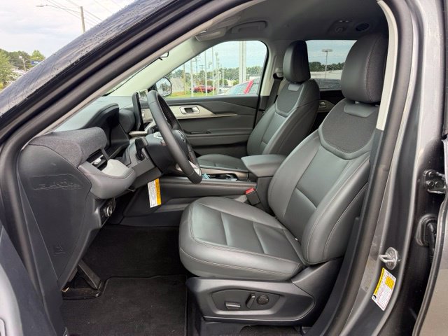 Used 2026 Ford Explorer Active w/ Active Comfort Package RWD image 19