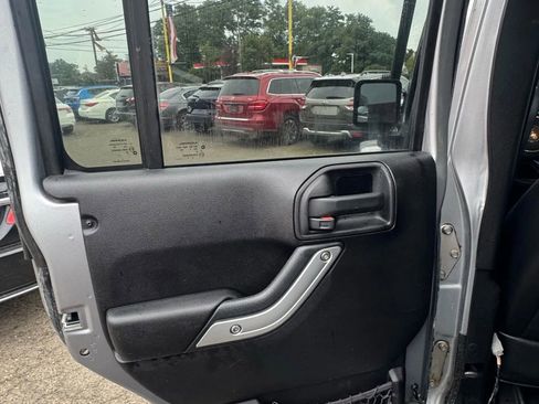 Used 2014 Jeep Wrangler Unlimited Rubicon w/ Connectivity Group image 11