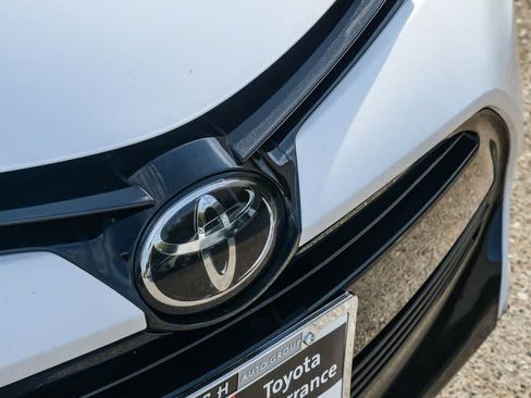 Used 2017 Toyota Corolla LE FWD image 5