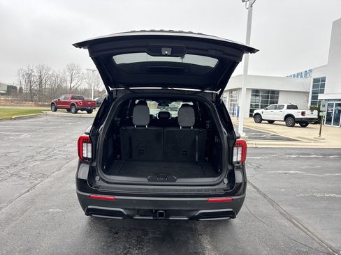 Used 2025 Ford Explorer ST-Line w/ ST-Line Street Pack image 16