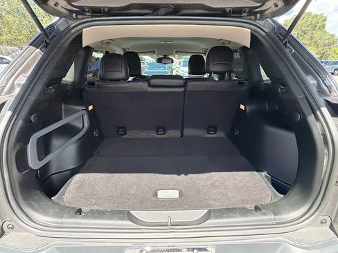 Used 2018 Jeep Cherokee Latitude Plus FWD image 11