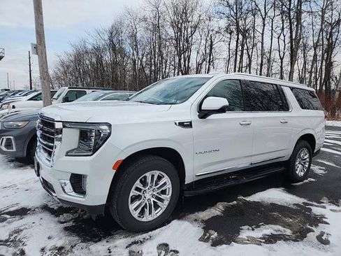 Certified 2023 GMC Yukon XL SLT w/ SLT Luxury Package image 3