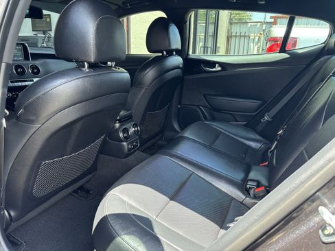 Used 2021 Kia Stinger GT-Line image 32