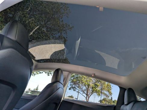 Used 2022 Tesla Model Y Long Range image 19