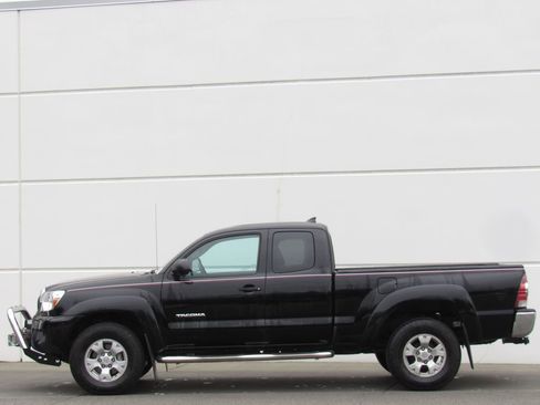 Used 2015 Toyota Tacoma PreRunner w/ SR5 Package image 4