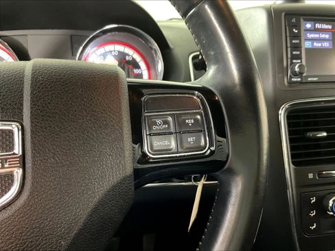 Used 2018 Dodge Grand Caravan SE FWD image 13