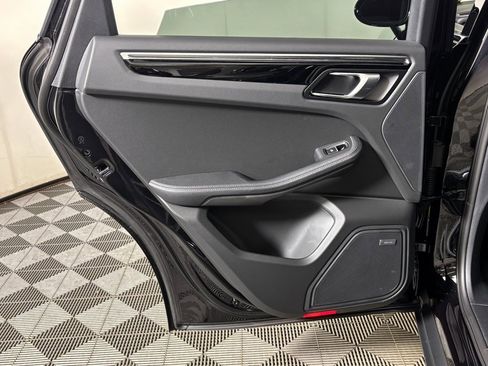 New 2026 Porsche Macan image 33
