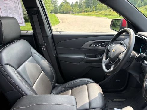 Used 2023 Chevrolet Traverse LT w/ LT Premium Package AWD/4WD image 40