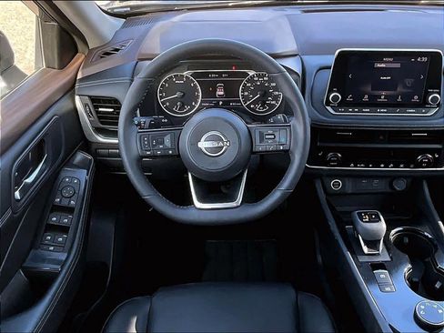 Used 2023 Nissan Rogue SV w/ SV Premium B Package image 17