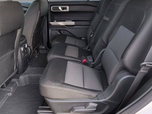 Used 2023 Ford Explorer XLT AWD/4WD image 32