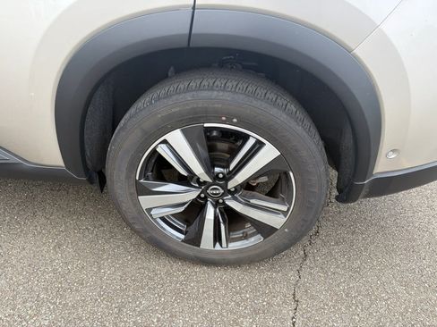 Used 2025 Nissan Rogue SL FWD image 4