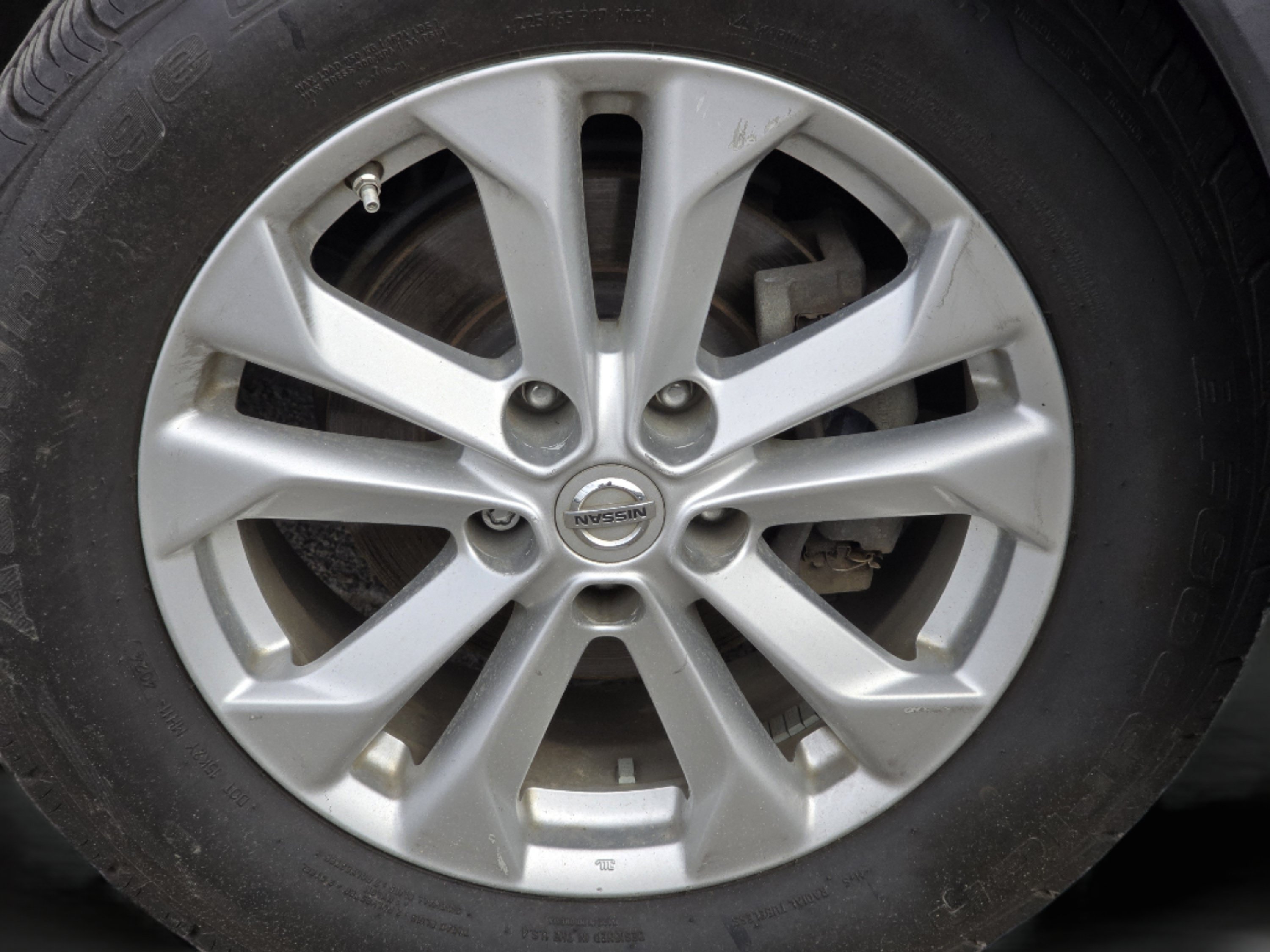 Used 2015 Nissan Rogue SV w/ SV Premium Package AWD/4WD image 22