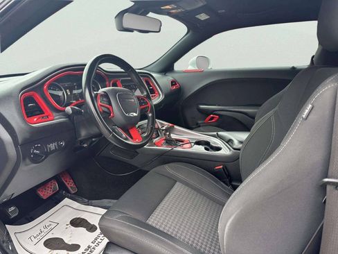 Used 2019 Dodge Challenger SXT RWD image 11