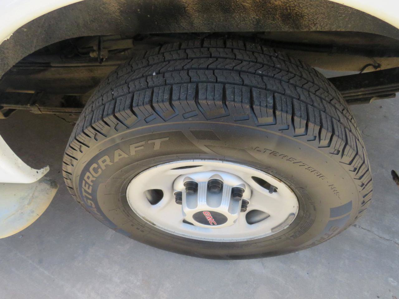Used 2015 GMC Savana 2500 RWD image 22